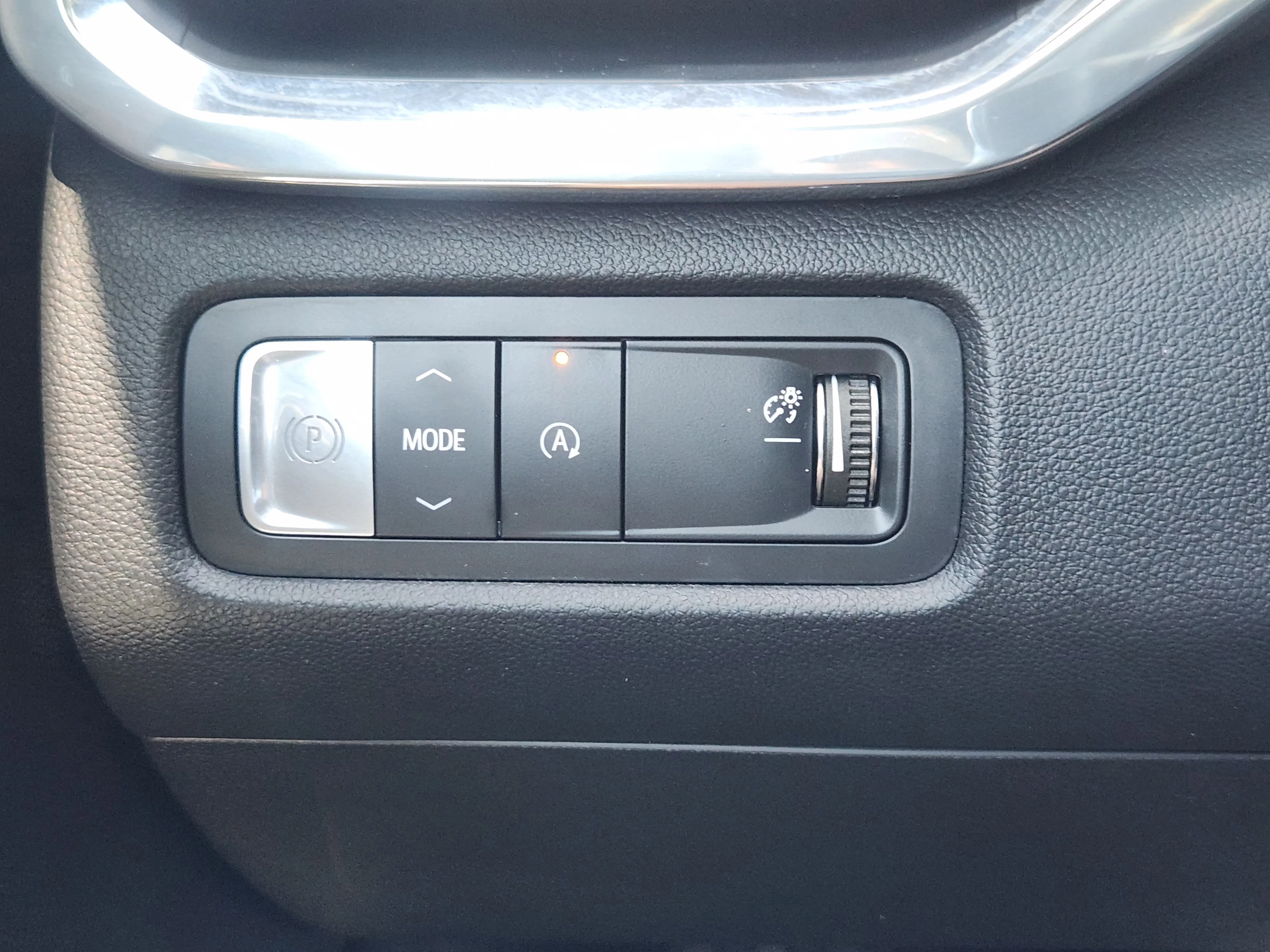 Used 2024 Summit White GMC Elevation image 23