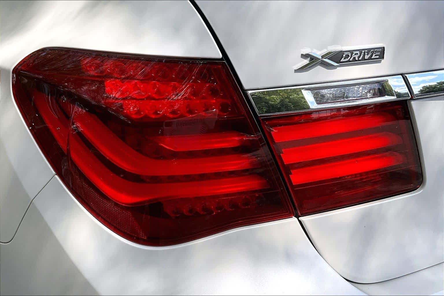 Used 2015  BMW 750Li xDrive image 27