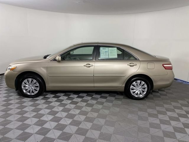 Used 2009 Beige Toyota LE image 5