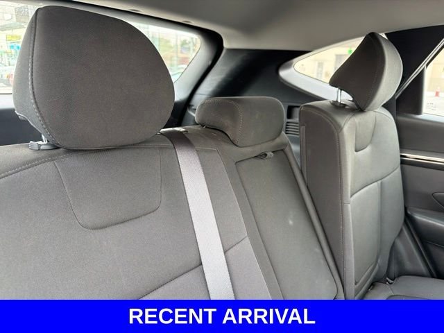 Used 2022 Silver Hyundai SE image 26