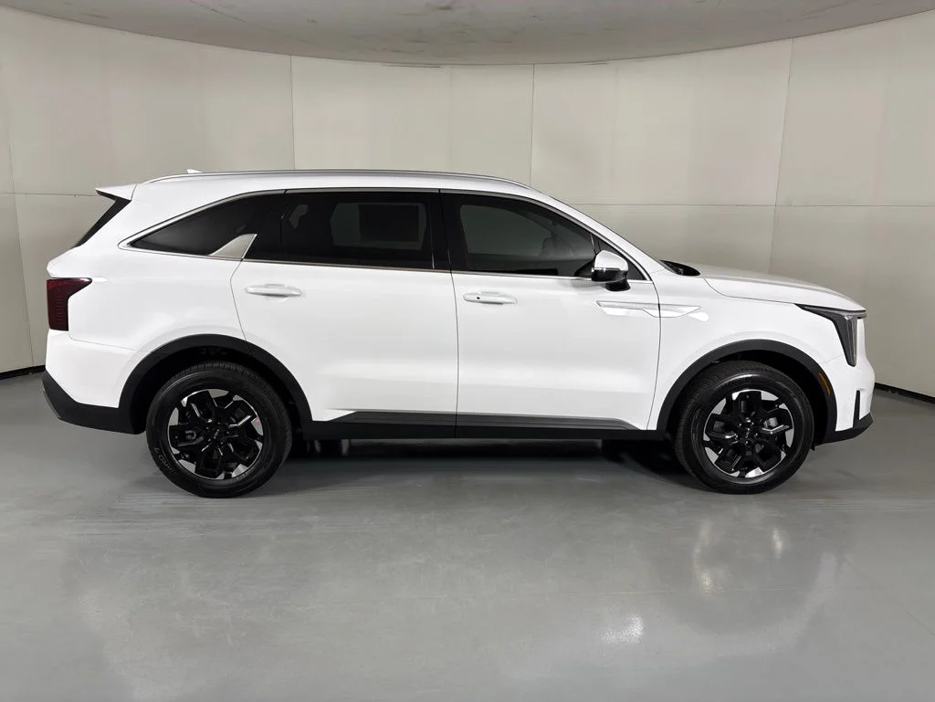 New 2026 White Kia S image 9