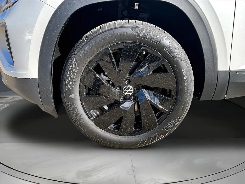 New 2026 White/off-white Volkswagen SE w/Technology image 12