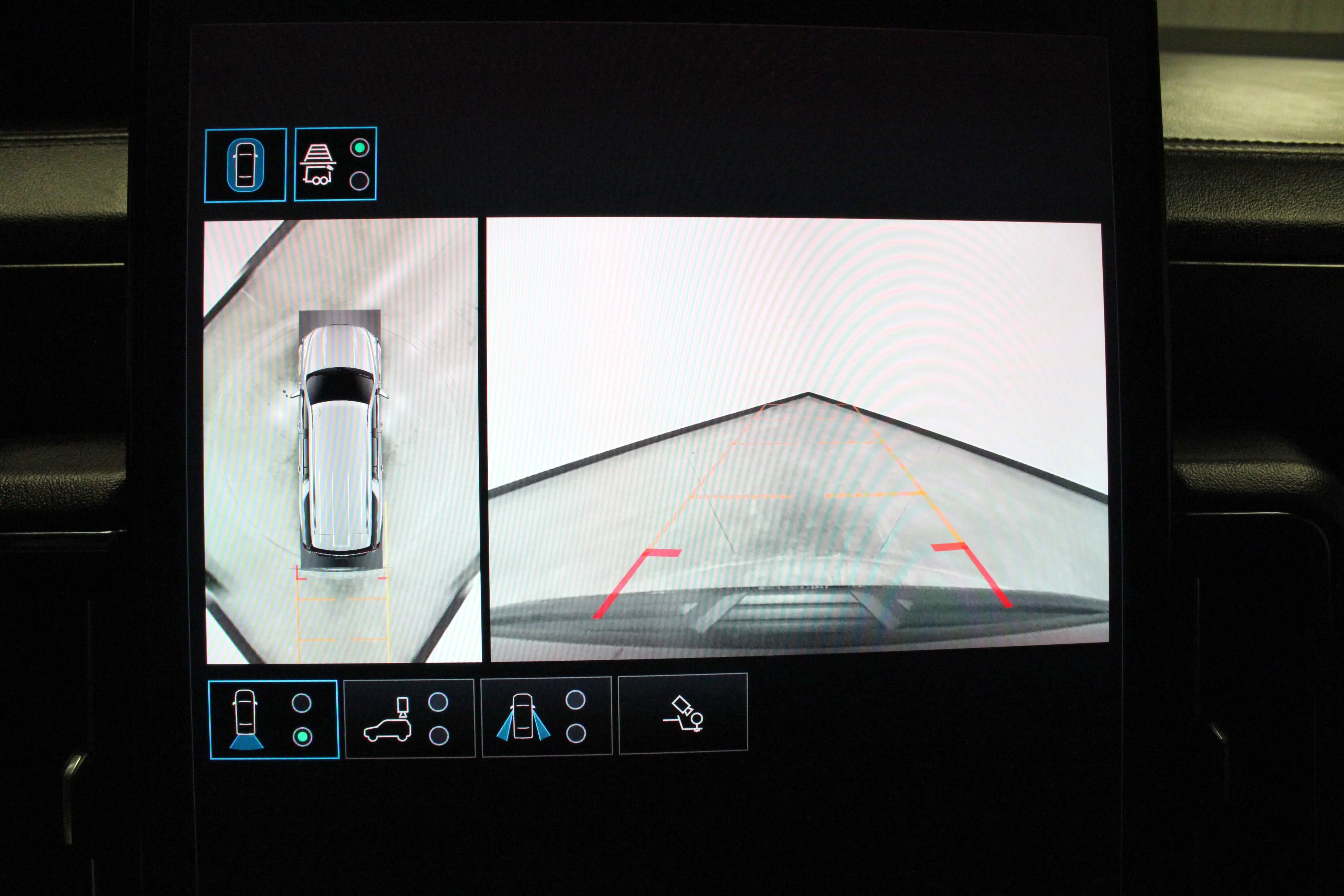 Used 2025 Onyx Black GMC AT4 image 31