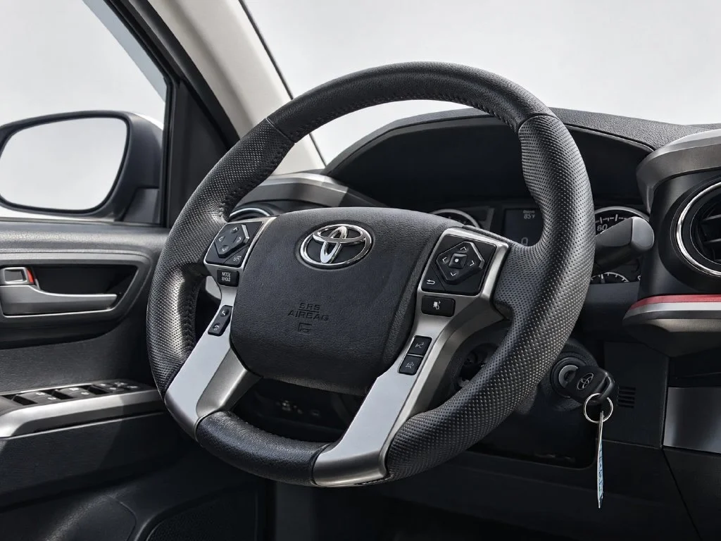 Used 2021 White Toyota SR5 image 28