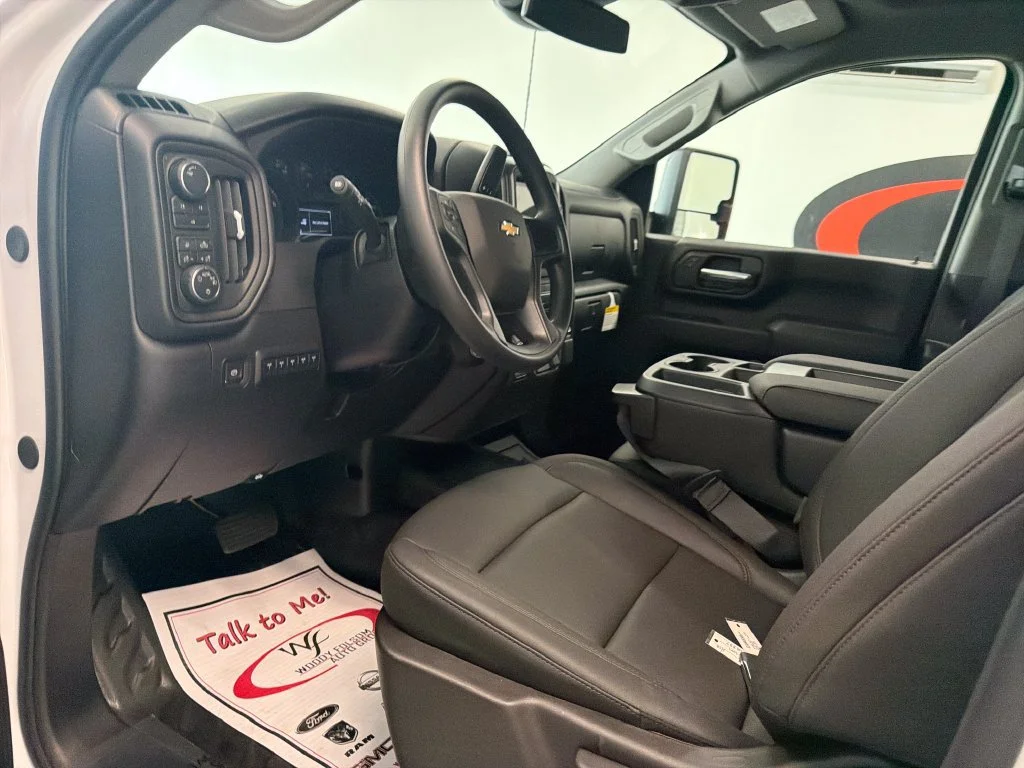 New 2026 Summit White Chevrolet Work Truck image 10