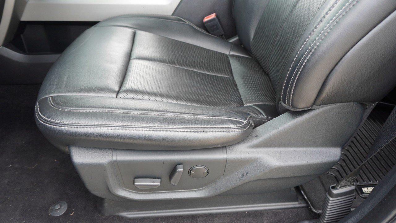 Used 2019 Gray Ford LARIAT image 25
