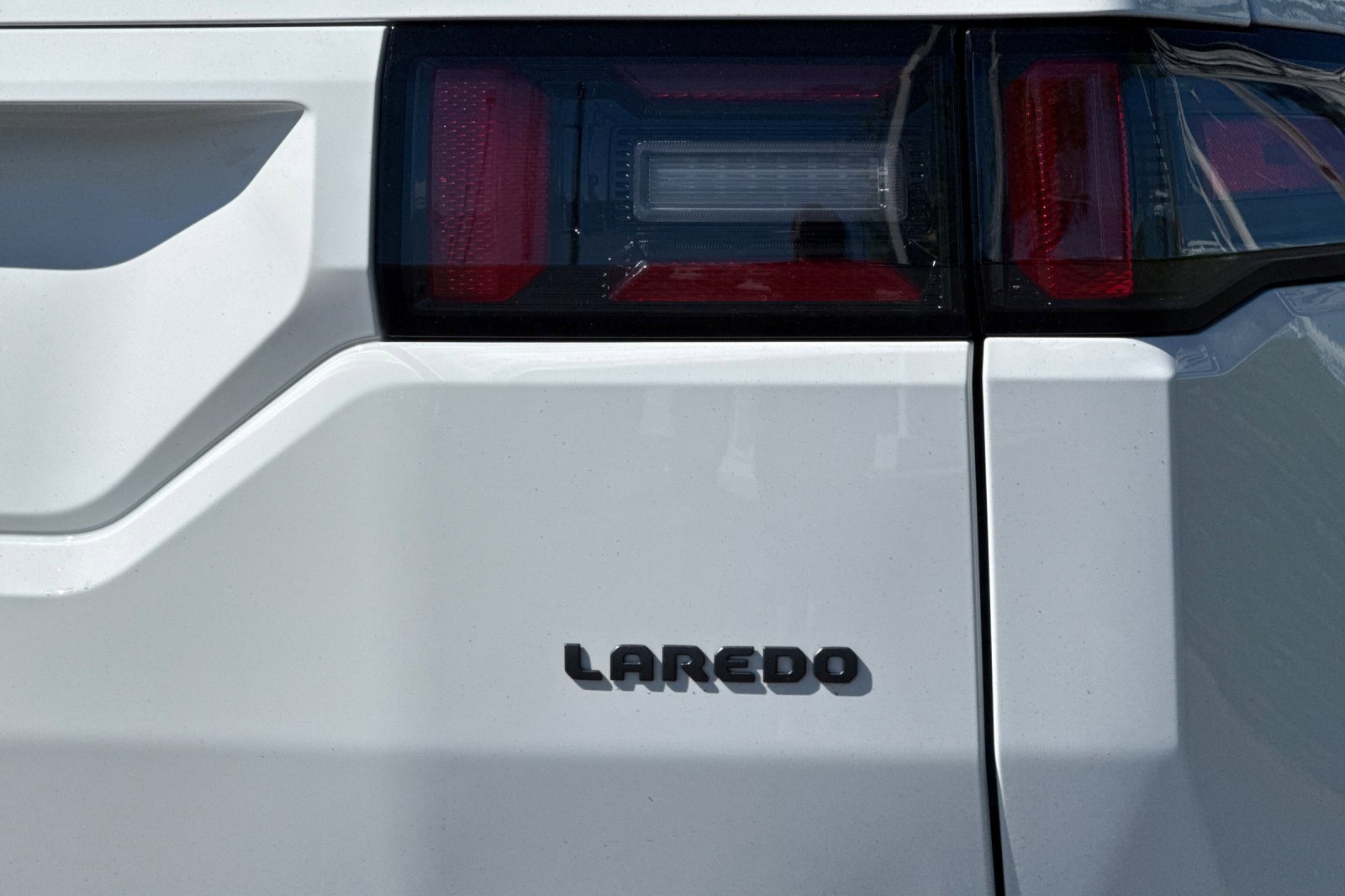 New 2026 Bright White Clearcoat Jeep Laredo image 26