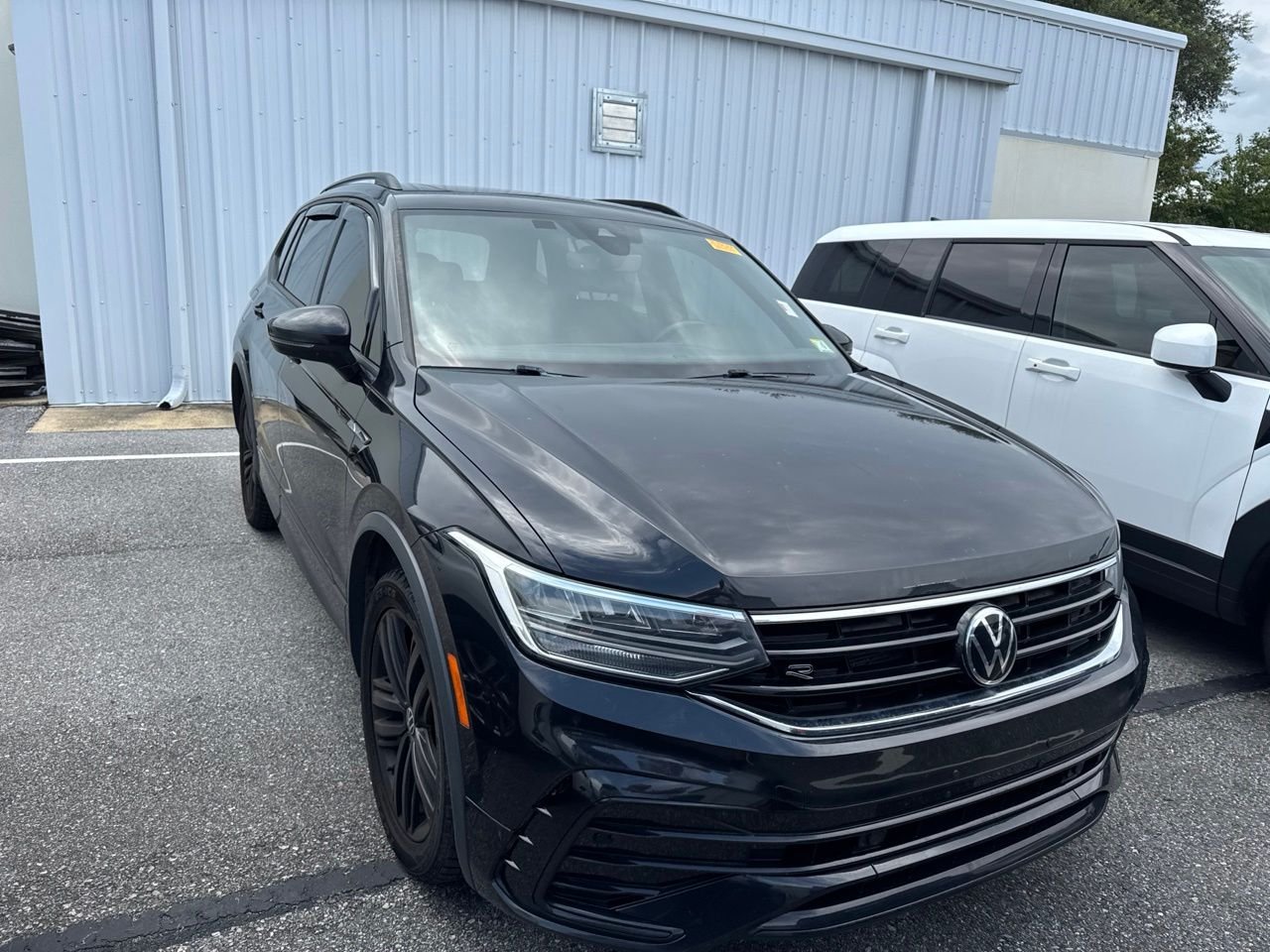 Used 2022 Black Volkswagen 2.0T SE R-Line Black image 3