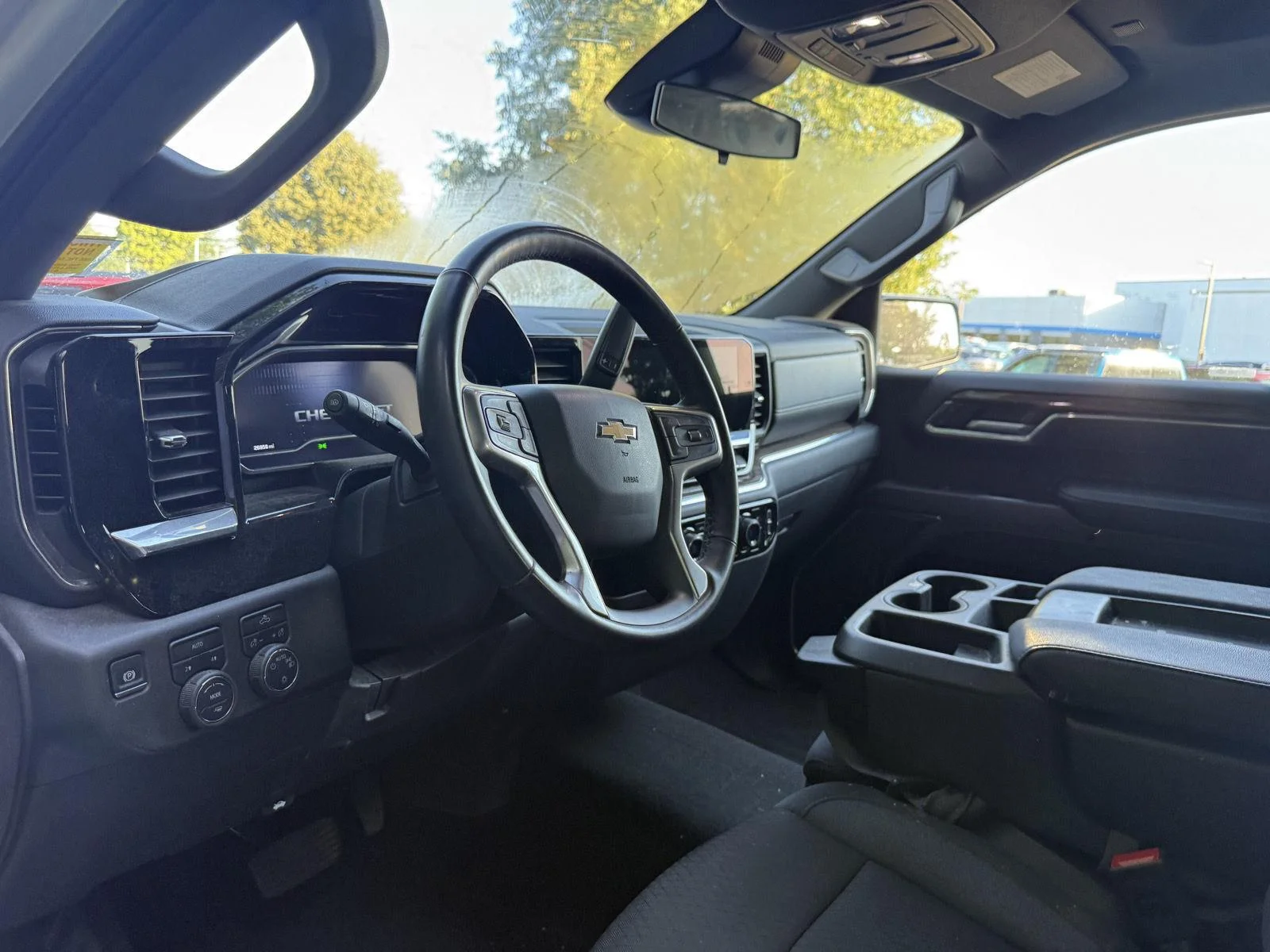 Used 2024 Summit White Chevrolet LT image 16