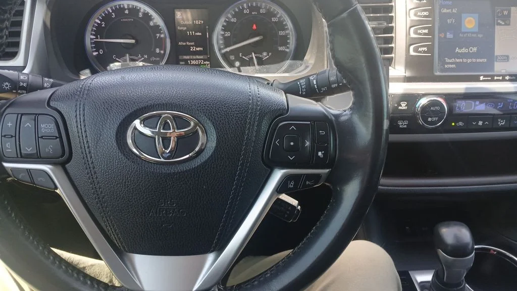 Used 2017 Blizzard Pearl Toyota XLE image 9
