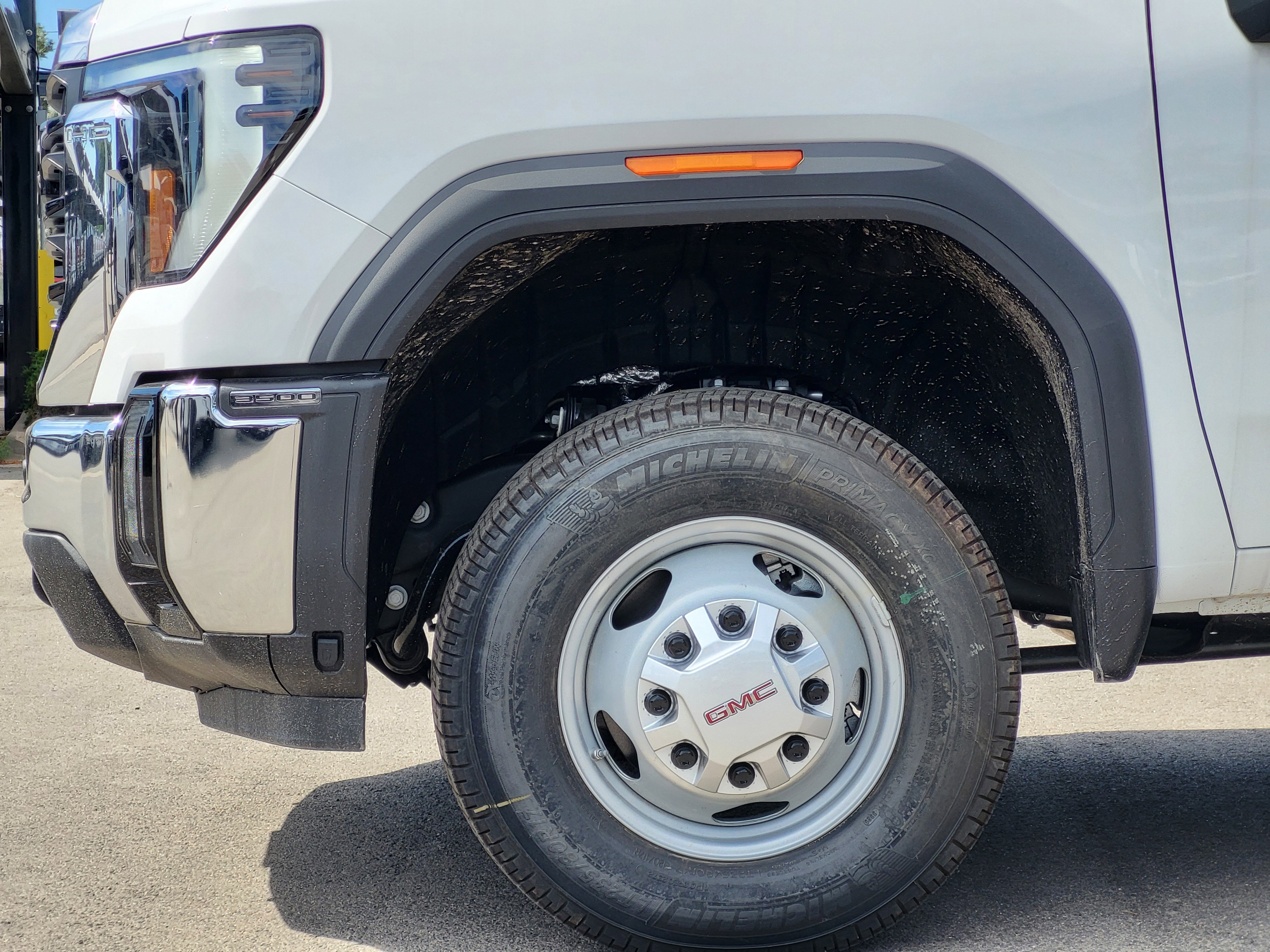 New 2026 Summit White GMC Pro image 9