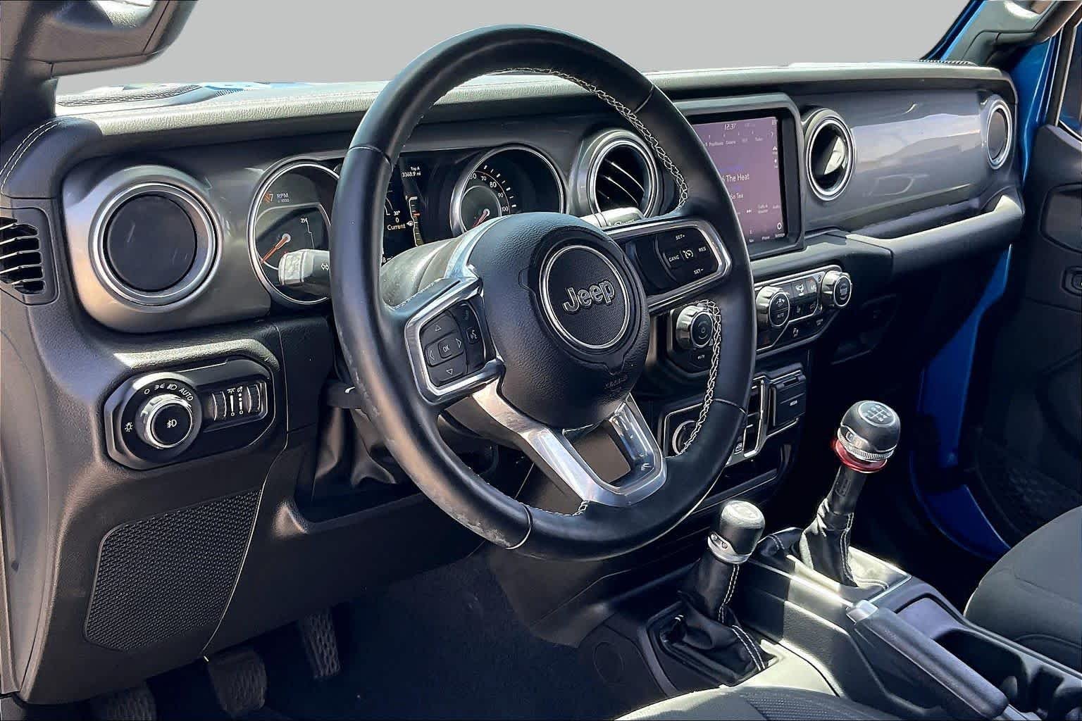 Used 2022 Hydro Blue Pearlcoat Jeep Unlimited Sahara image 16