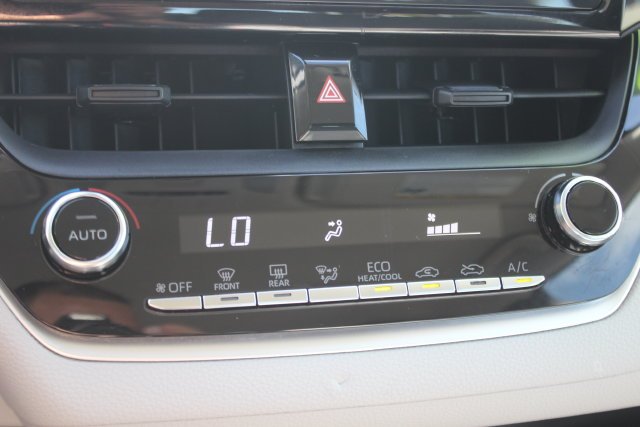 Used 2022 White Toyota LE image 10