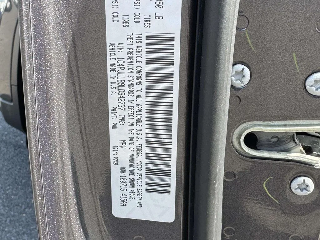 Used 2020 Gray Jeep Latitude Plus image 30