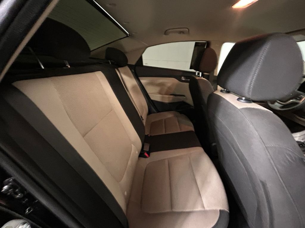 Used 2021 Black Hyundai SE image 17