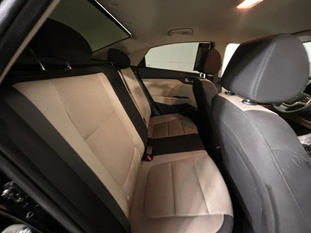 Used 2021 Black Hyundai SE image 17