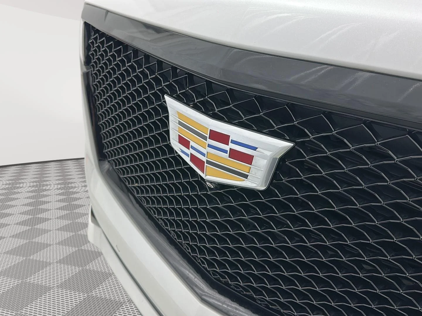 Used 2023 Crystal White Tricoat Cadillac Sport Platinum image 29