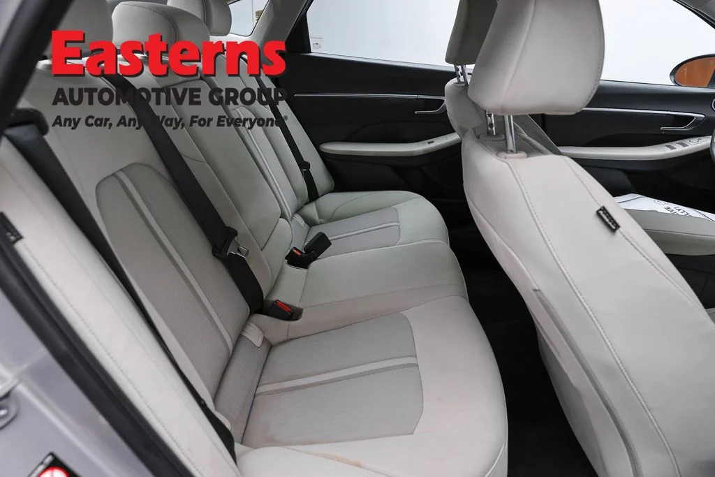 Used 2023 Silver Hyundai SEL image 23