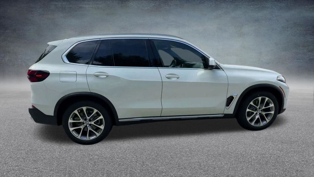 Used 2024 White BMW xDrive40i image 27