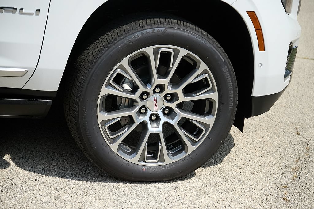 2026 GMC Yukon XL Denali - Photo 11
