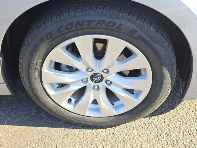 Used 2017 Ice Silver Metallic Subaru 2.5i image 9