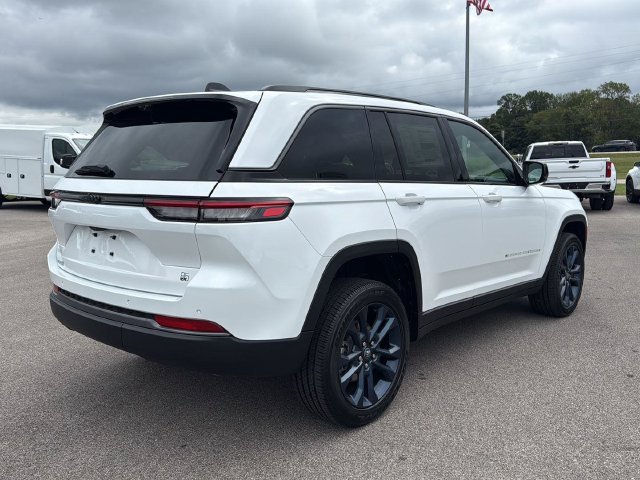 New 2026 Bright White Clear-Coat Exterior Paint Jeep  image 21