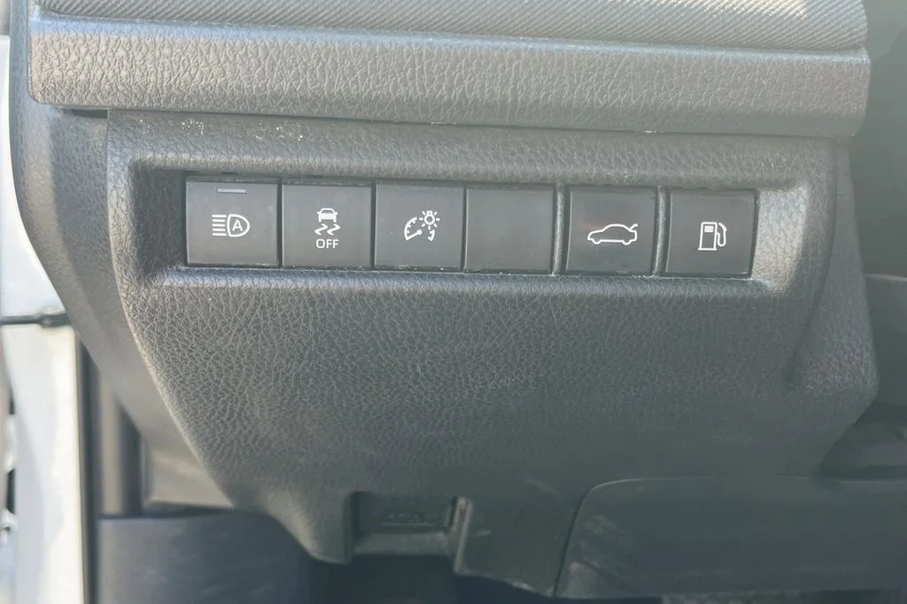 Used 2025 White Toyota LE image 37