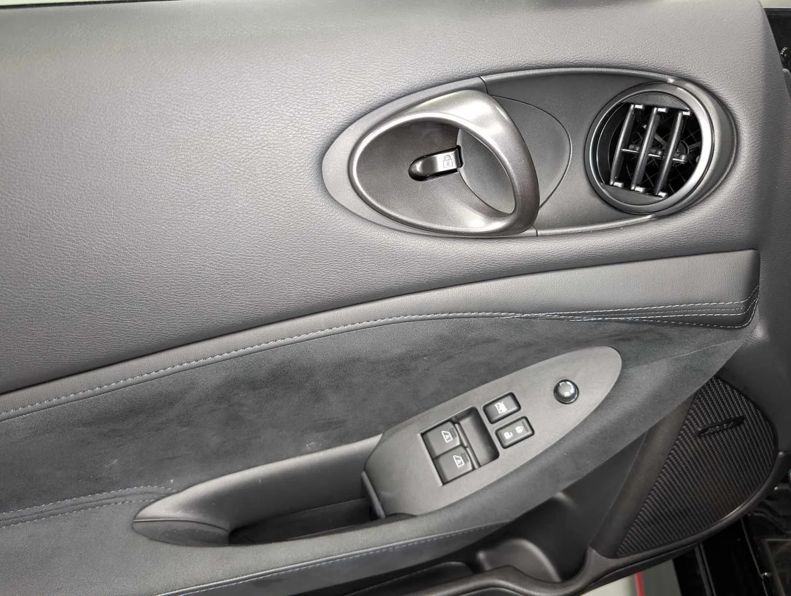 Used 2024 Black Diamond Pearl Nissan NISMO image 34