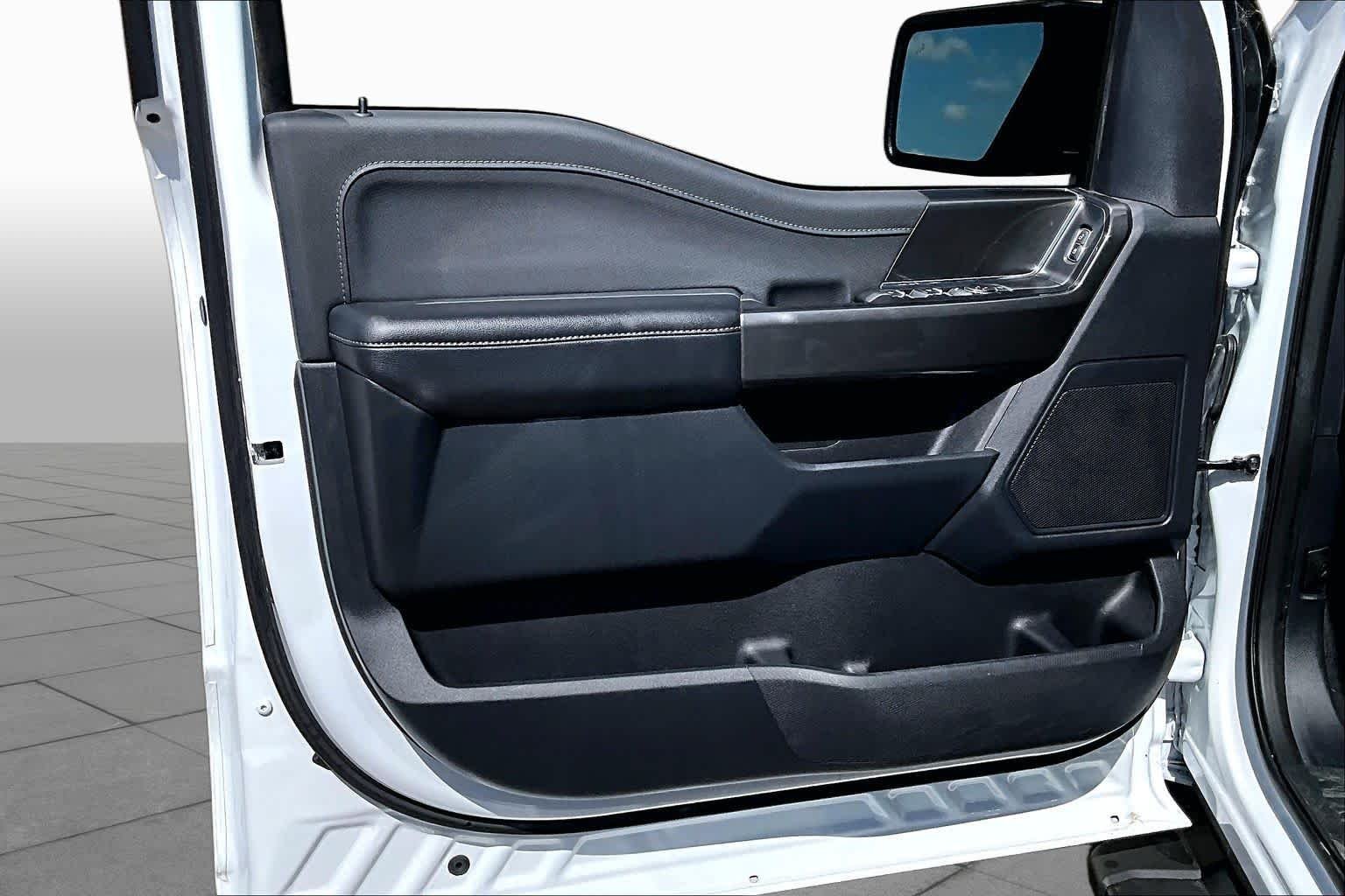 Used 2023 Oxford White Ford XLT image 22