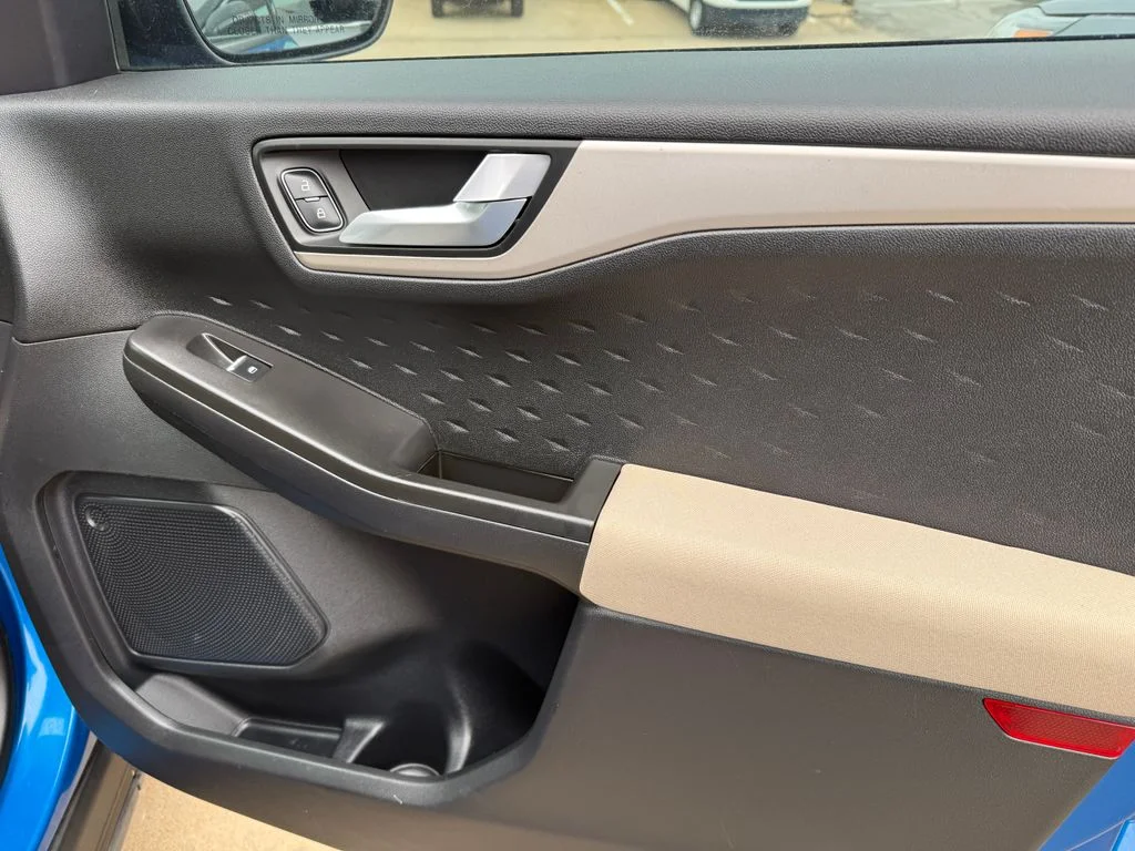 Used 2020 Blue Ford SE image 13