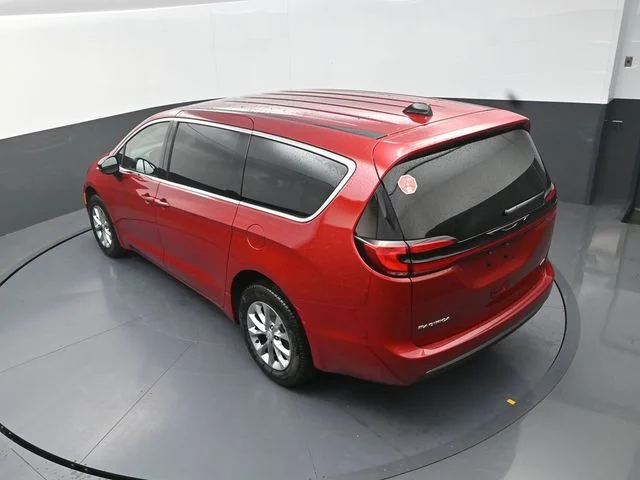 New 2027 Red Hot Pearl-Coat Exterior Paint Chrysler Select image 15