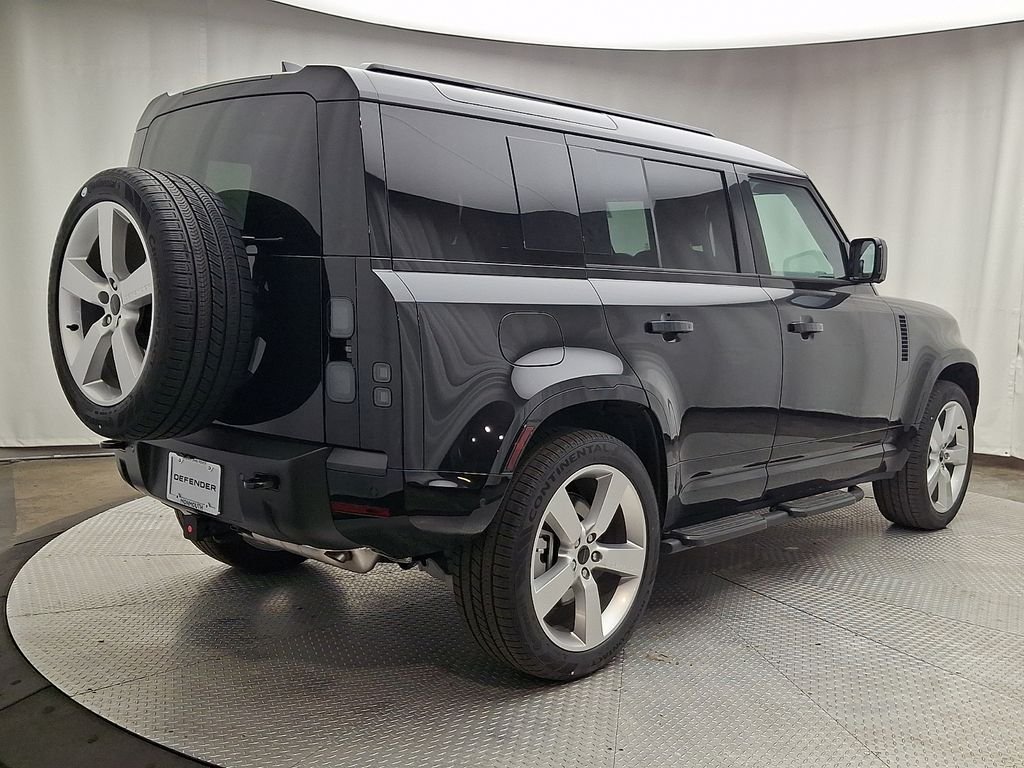New 2026 Santorini Black LAND ROVER X-Dynamic SE image 3