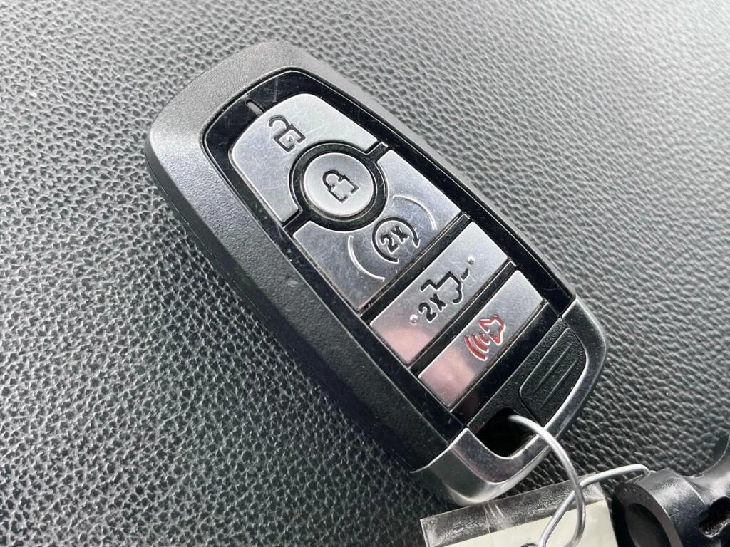 Used 2023 Agate Black Metallic Ford XLT image 4