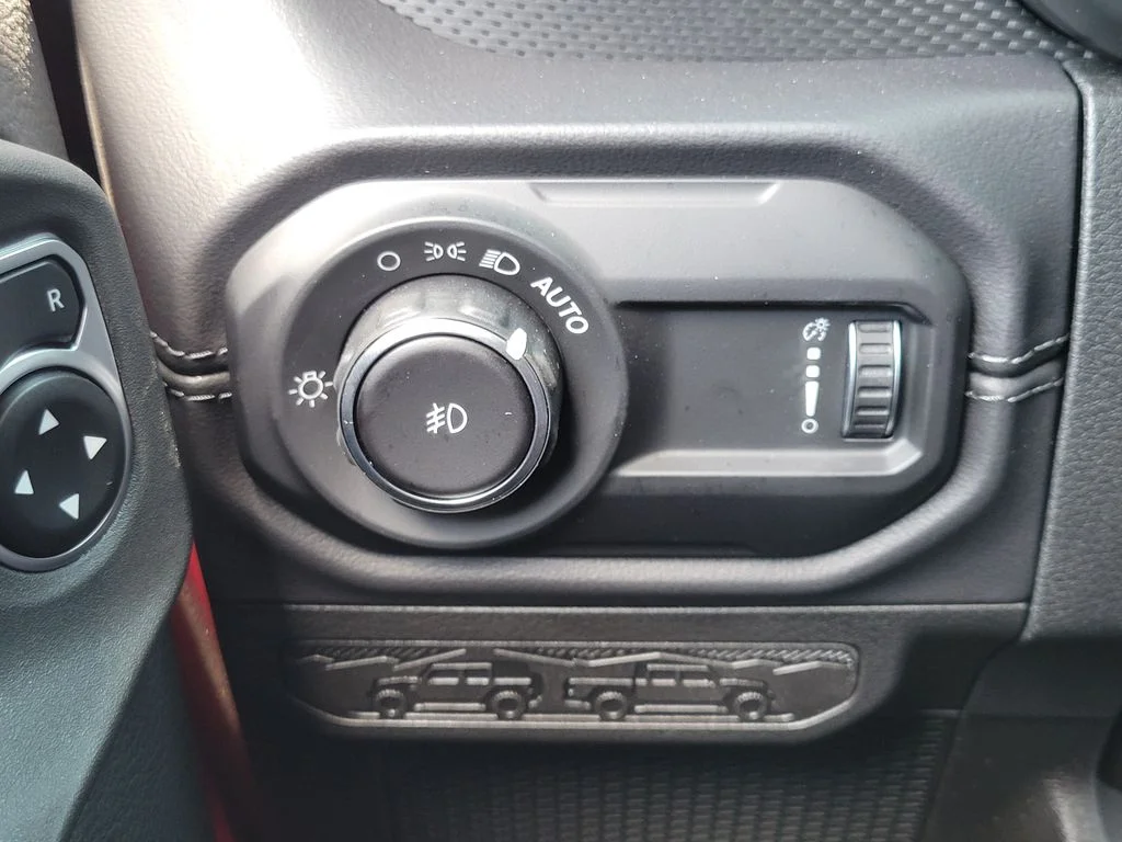 New 2026 Tuscadero Pearlcoat Jeep Rubicon X image 12