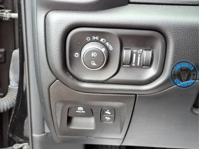 Used 2025  Ram Laramie image 15