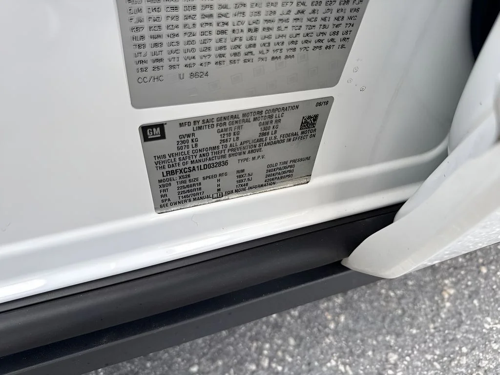Used 2020 White Buick Essence image 25