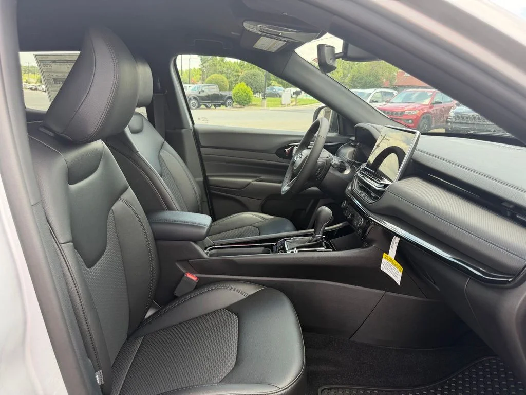 New 2026 Silver Jeep Latitude image 31