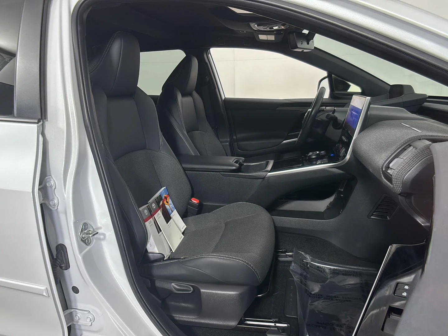 Used 2023 Wind Chill Pearl Toyota XLE image 18