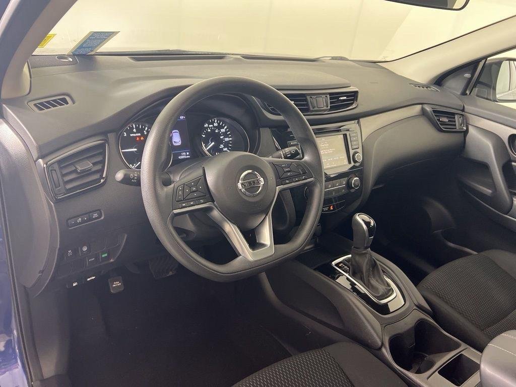 Used 2020 Caspian Blue Metallic Nissan S image 16