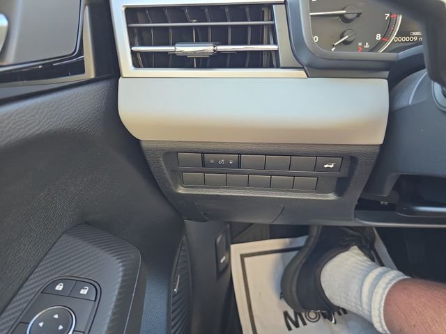 Used 2025 Black Mitsubishi SE image 19