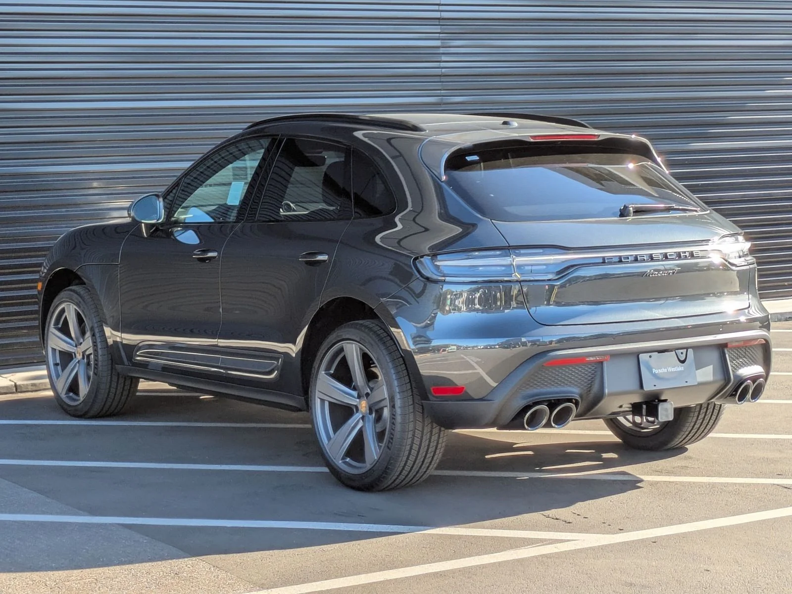 2026 Porsche Macan T - Photo 7