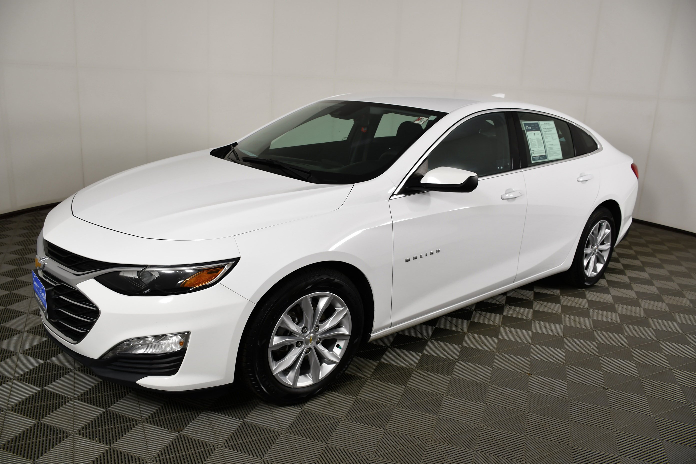 Used 2024 Summit White Chevrolet LT image 10