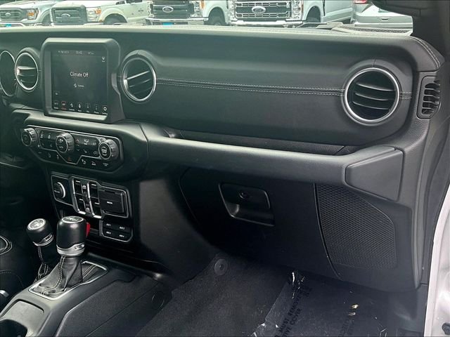 Used 2021 Bright White Clearcoat Jeep Unlimited Sahara image 17