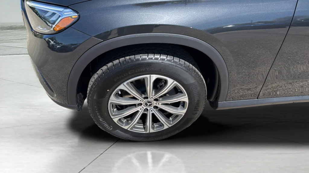 Used 2026 Gray Mercedes-Benz GLC 300 image 9