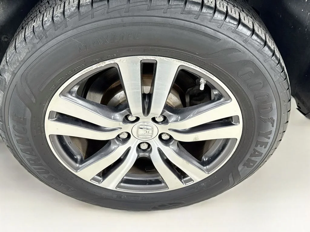 Used 2016 Silver Honda EX-L image 41