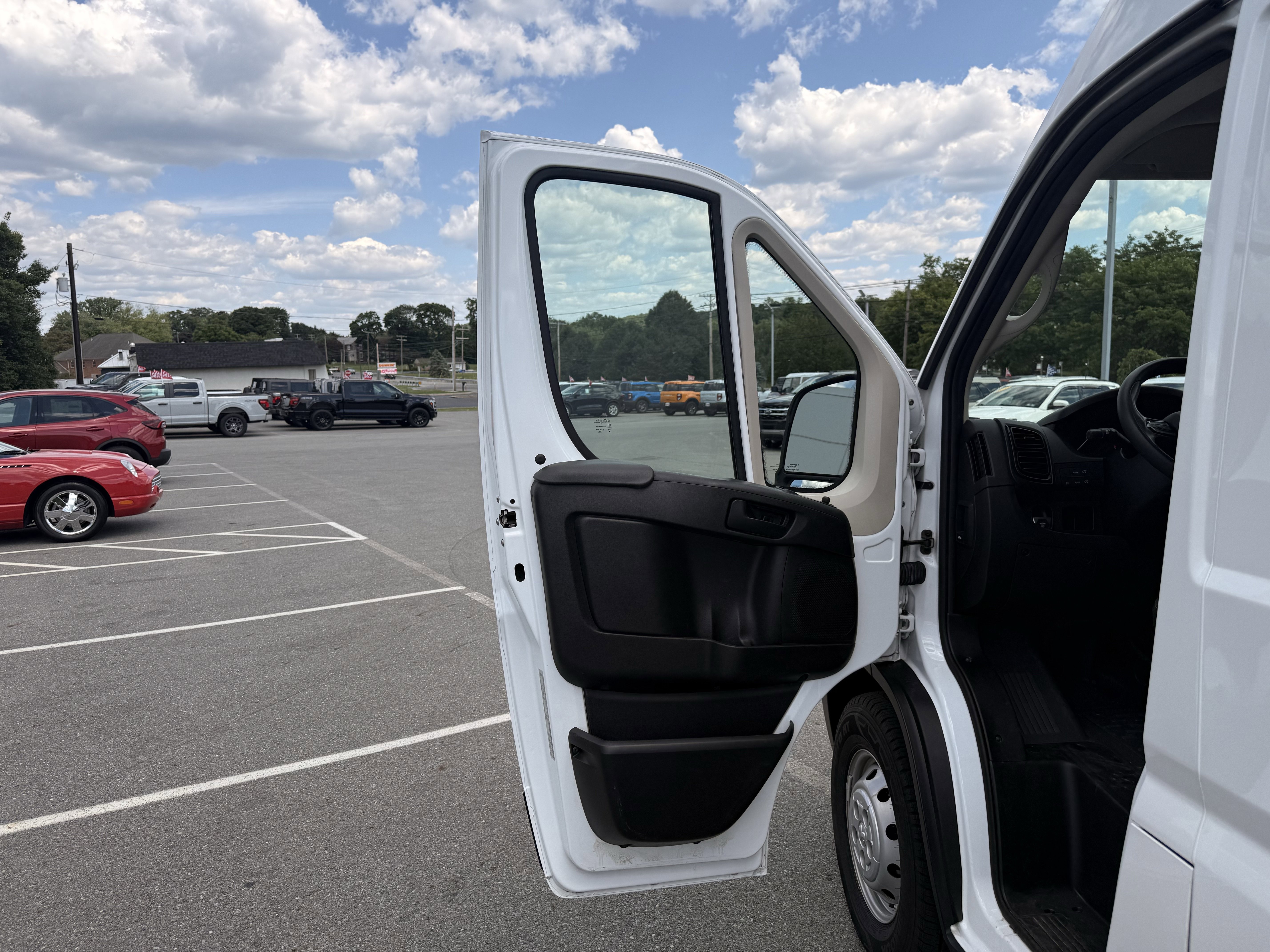 Used 2022 White Ram High Roof image 12