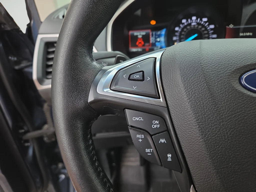 Used 2019 Blue Ford SEL image 29