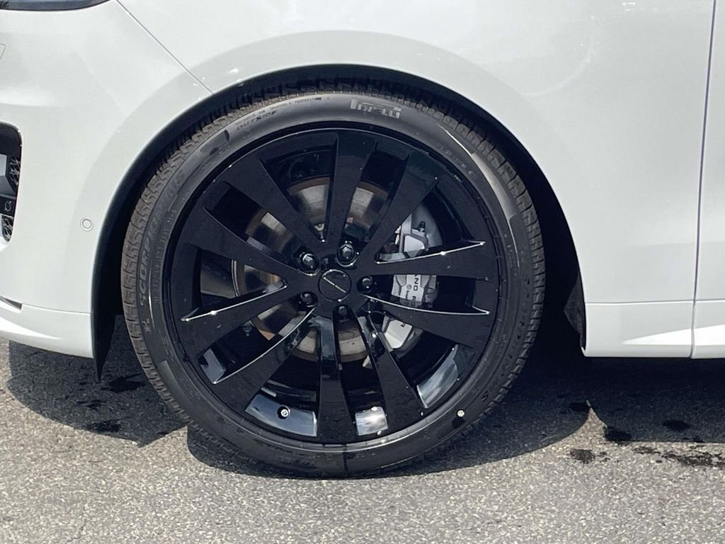 New 2026 Fuji White Land Rover Dynamic SE image 11