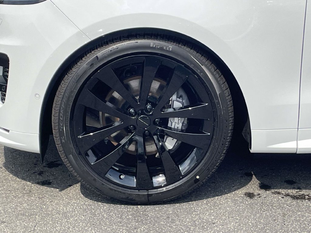 New 2026 Fuji White Land Rover Dynamic SE image 11