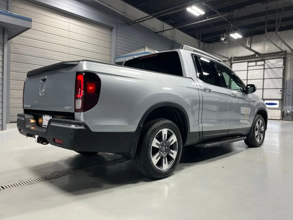 Certified Used 2017 Lunar Silver Metallic Honda RTL-E image 7